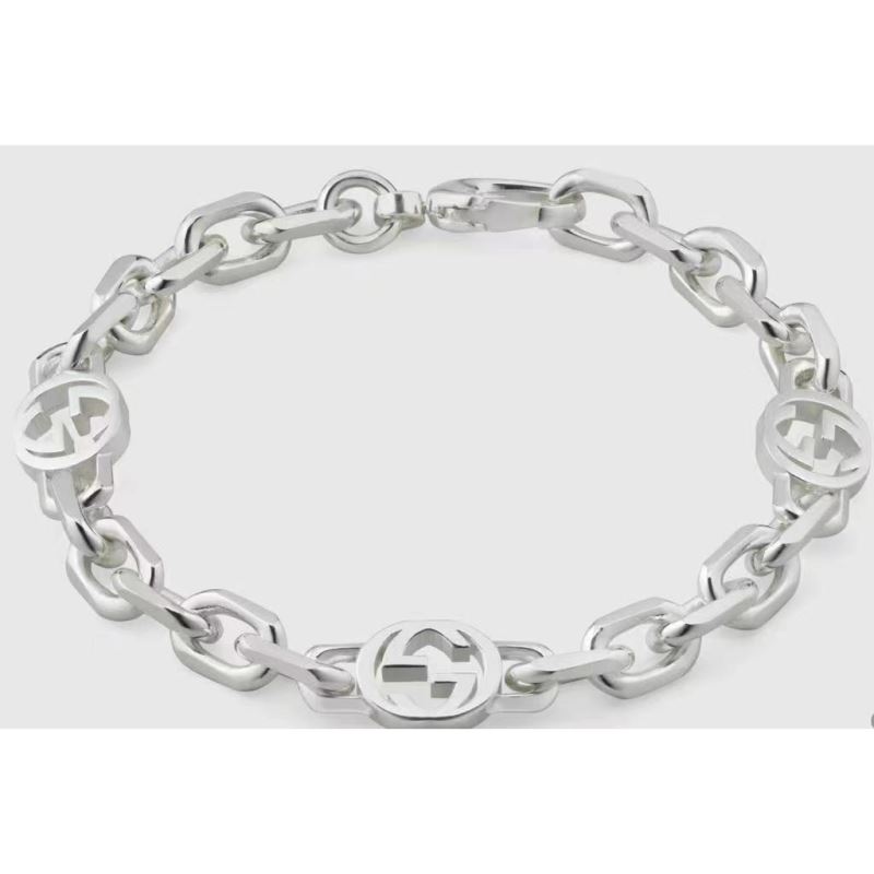 G*u*i bracelets